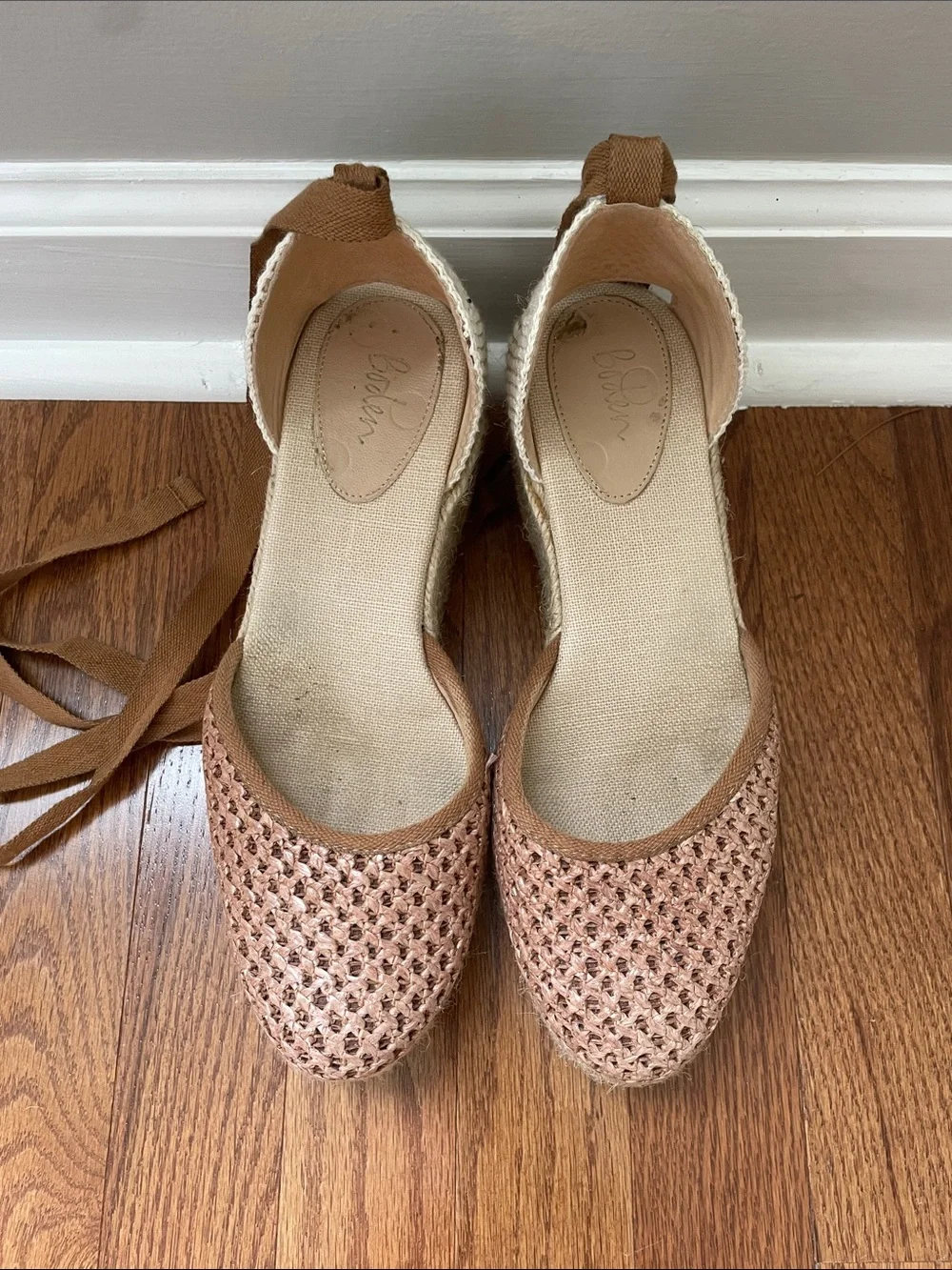 Boden Tan and Cream Woven Espadrille Wedge Ankle-Tie Sandals size 38/ 7.5 .